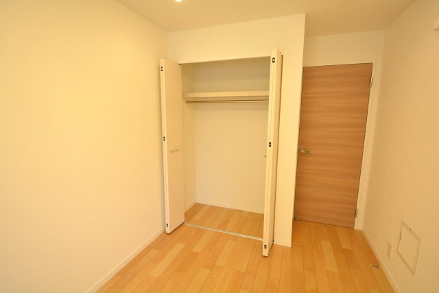 ファミール築地　洋室1収納