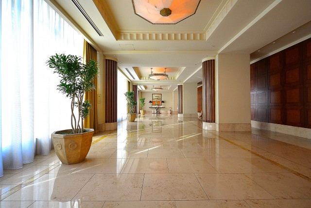 東京ツインパークス・レフトウイング　共有部廊下