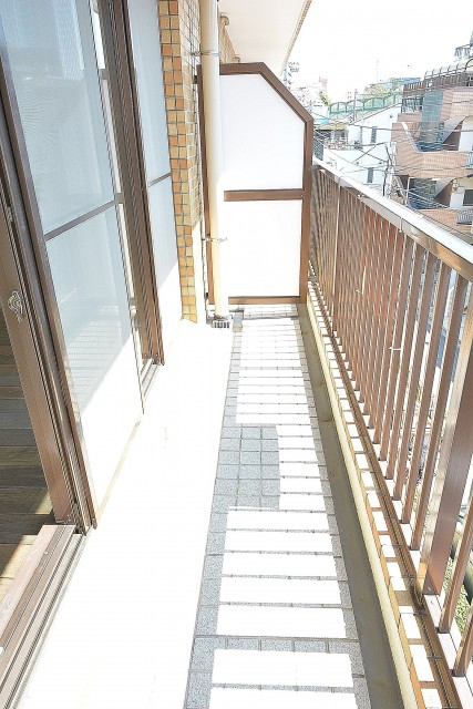 南青山グリーンヒルハウス　ベッドルームのバルコニー