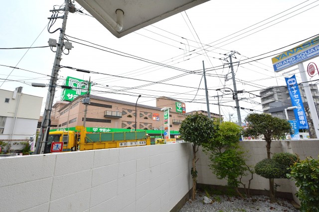 砧スカイハイツ　庭から