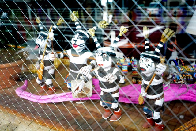 サンセール広尾　KISSフィギュア