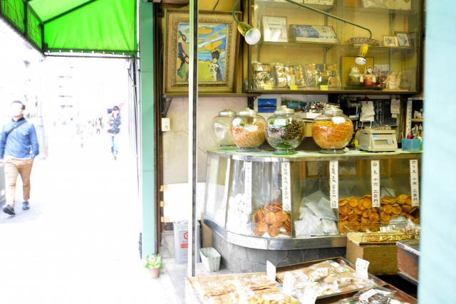 サンセール広尾　広尾散歩通りおせんべい屋さん