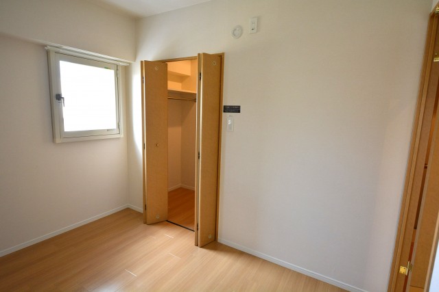 アフェクシオン南烏山　洋室5.7WIC開けてみた