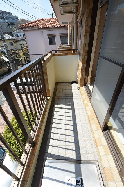 南青山グリーンヒルハウス　リビングのバルコニー