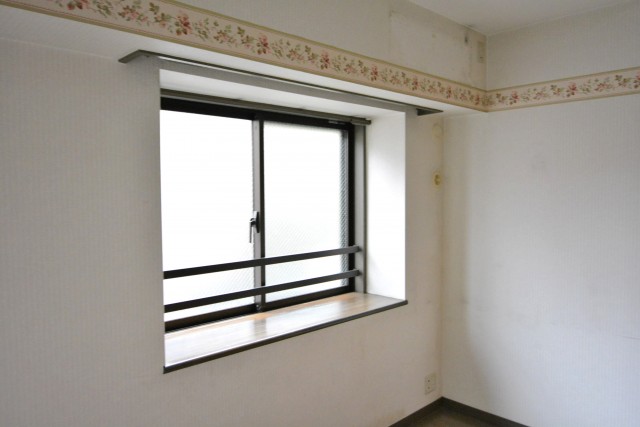 ディアナコート成城　洋室6.3出窓