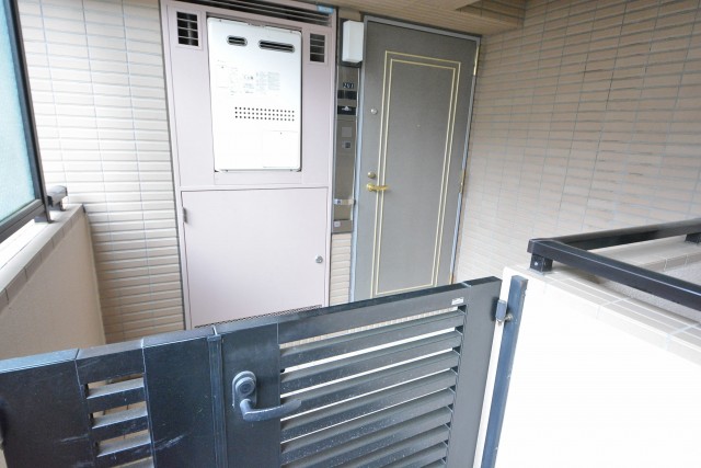 ディアナコート成城　ポーチ