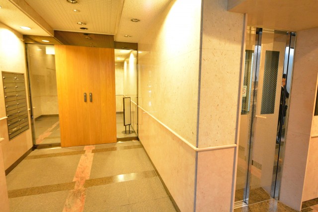 ディアナコート成城　エントランス中