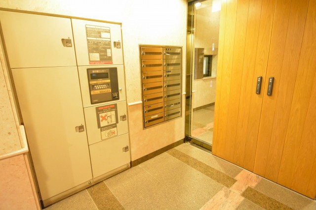 ディアナコート成城　宅配ボックス