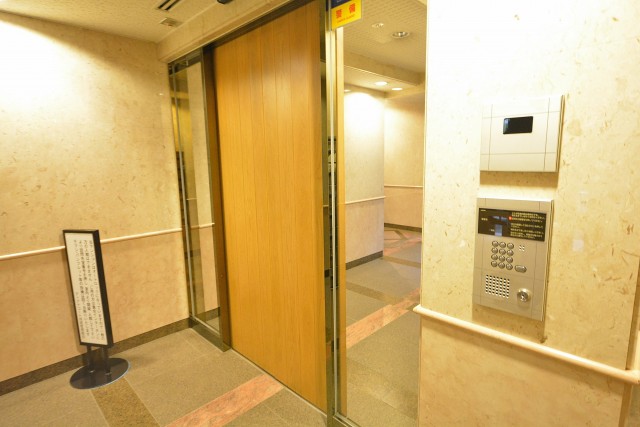 ディアナコート成城　エントランス外