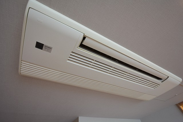 天井埋め込み式エアコン