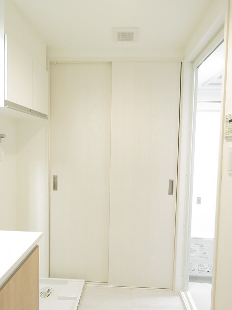 護国寺ロイアルハイツ　電気温水器