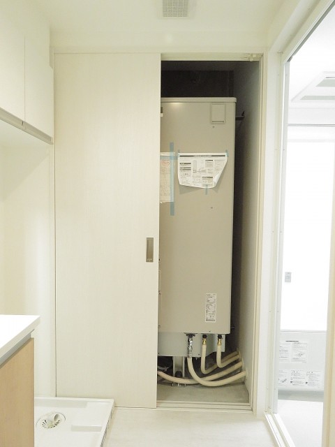 護国寺ロイアルハイツ　電気温水器