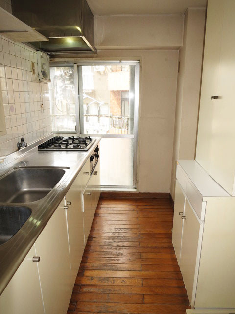 セントラル第二青山　窓があり明るいキッチン