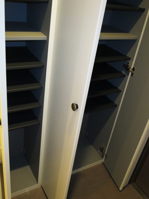 本郷壱岐坂ハイツ　モダンな雰囲気の玄関