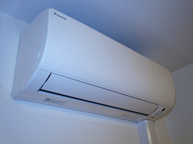 本郷壱岐坂ハイツ　リビングにはエアコン新規取付