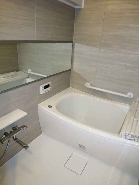 本郷壱岐坂ハイツ　広々としたバスルーム