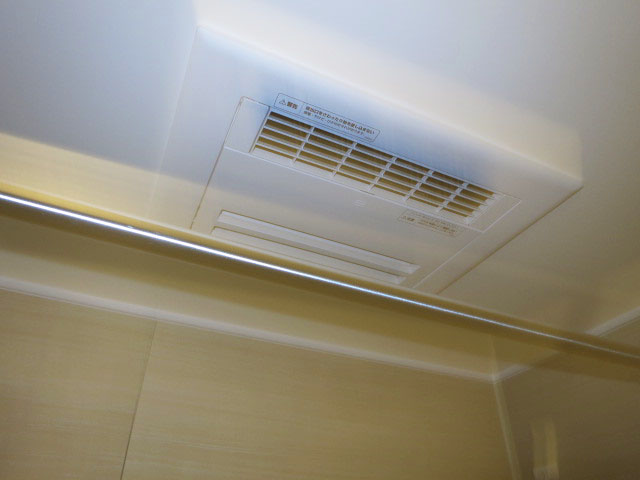 本郷壱岐坂ハイツ　バスルームには浴室換気乾燥機付