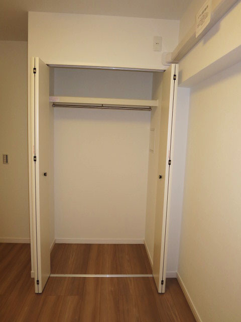 本郷壱岐坂ハイツ　約4.0帖の洋室　収納