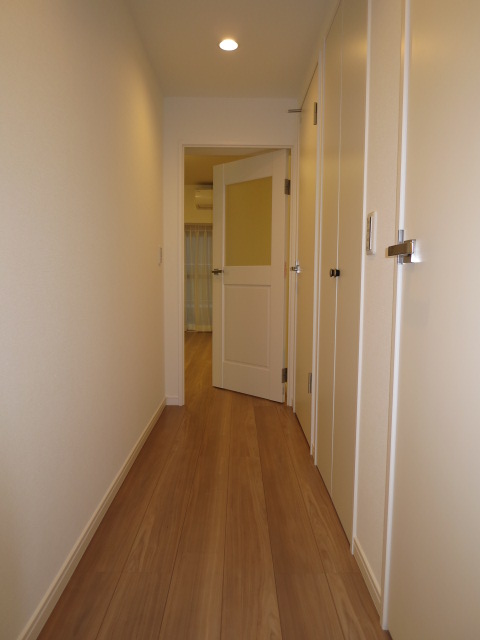 本郷壱岐坂ハイツ　リビングへと続く廊下