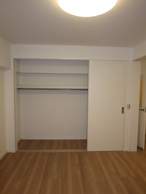 本郷壱岐坂ハイツ　約6.0帖の洋室　収納