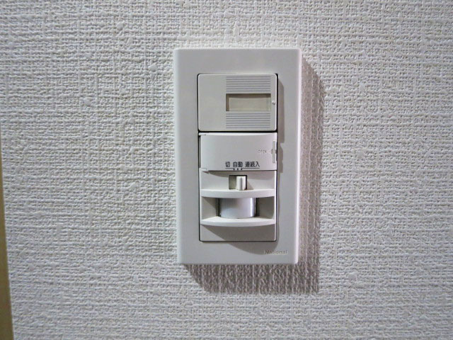 玄関には人感センサー