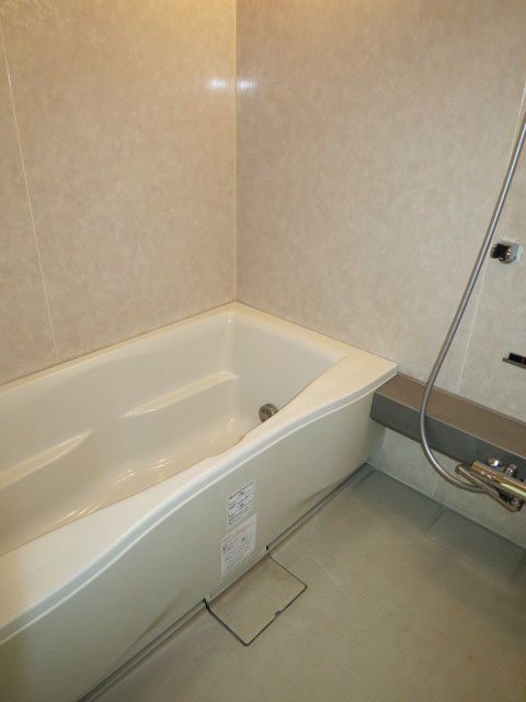 浴室換気乾燥機付のバスルーム