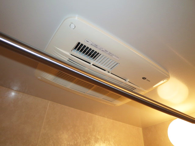 浴室換気乾燥機付のバスルーム