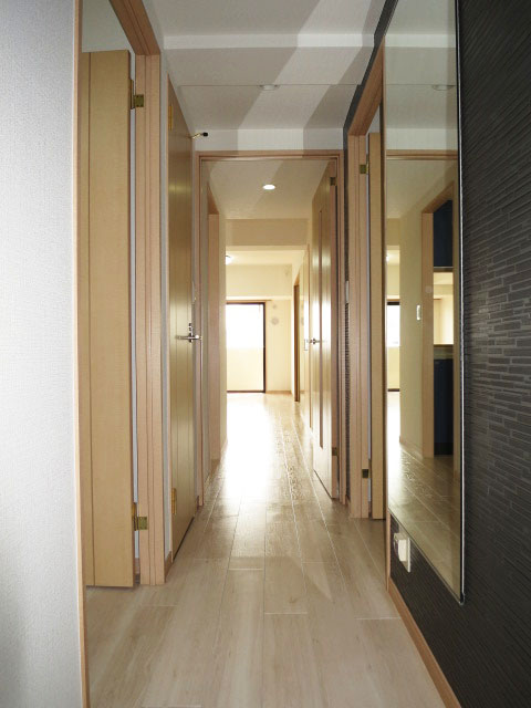 リビングへ続く廊下