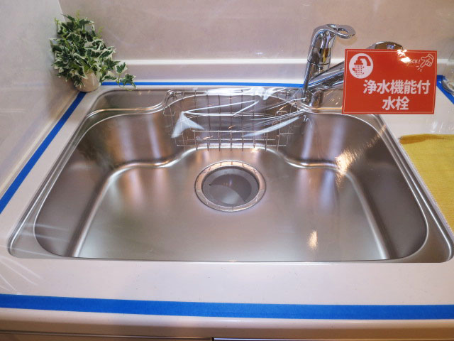 シンクの水栓は浄水器一体型