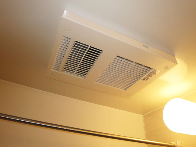 バスルームには浴室換気乾燥機