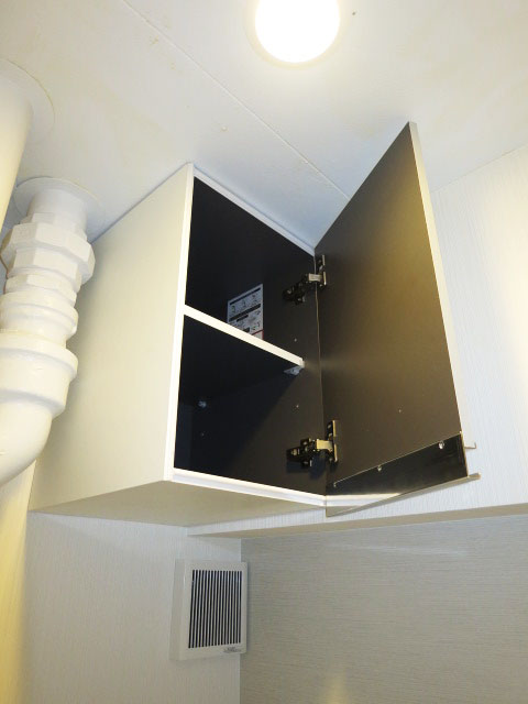 トイレ上部の吊戸棚