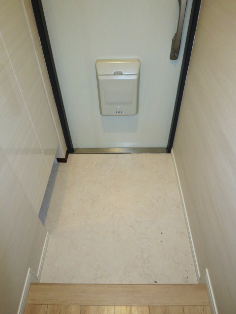 トーア早稲田マンション　トール型シューズボックス付の玄関