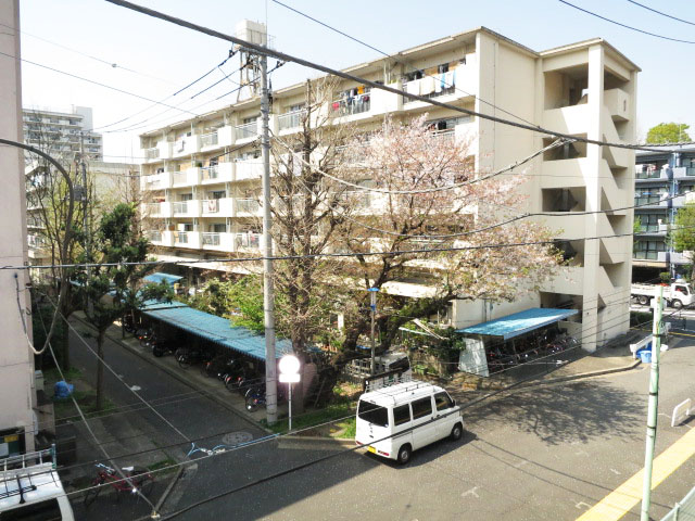 トーア早稲田マンション　キッチン窓からの眺望