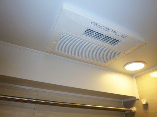 トーア早稲田マンション　浴室換気乾燥機付のバスルーム