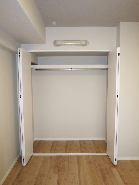 トーア早稲田マンション　玄関横の洋室　収納