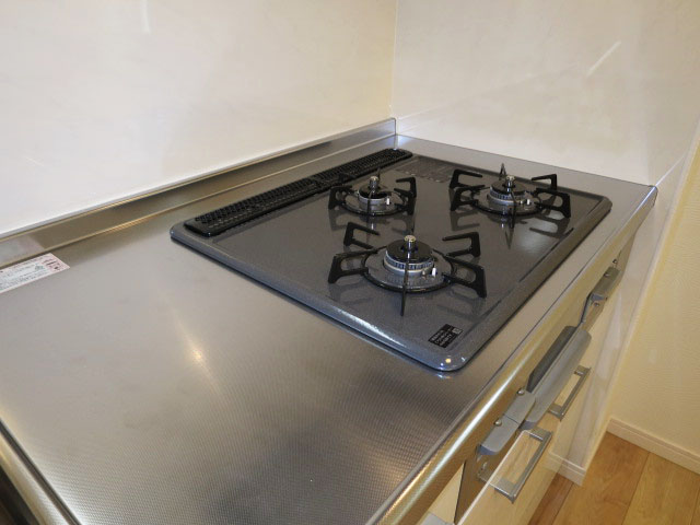 ダイニングの一角にシステムキッチン