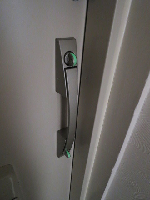 プッシュプル＆ダブルキーのドア