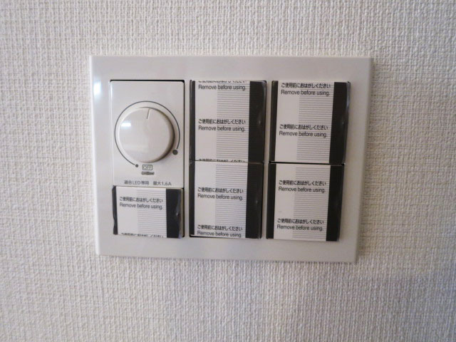照明は調光器付