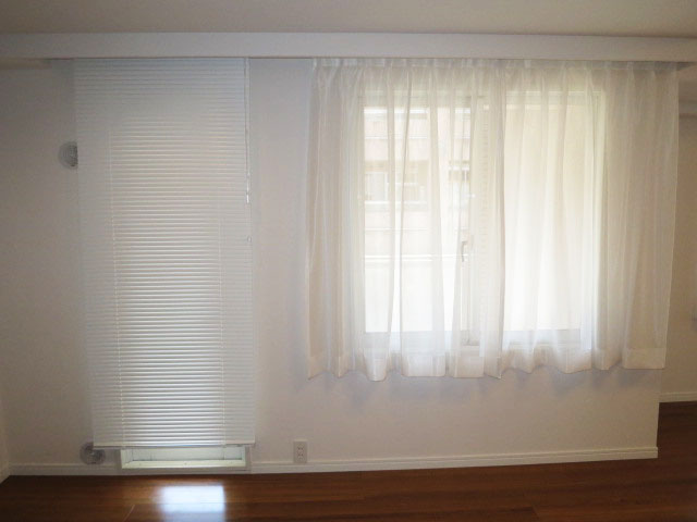 リビングからバルコニーに出られます