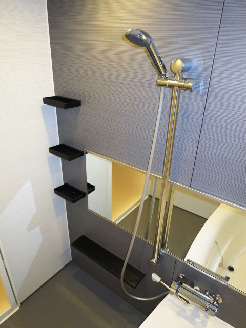 ゆったりした広さのバスルーム