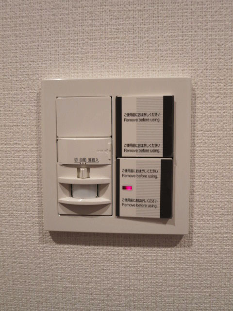 玄関の照明は人感センサー付