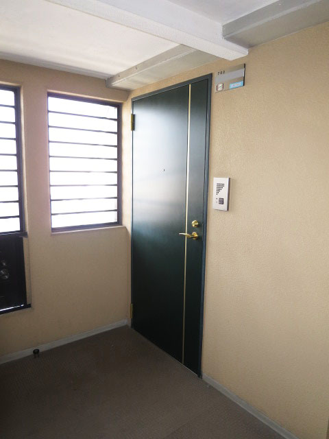 スカーラ四谷　玄関前