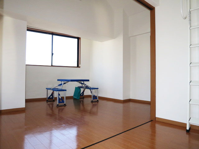 スカーラ四谷　約6.4帖のダイニングキッチン＆約6帖の洋室