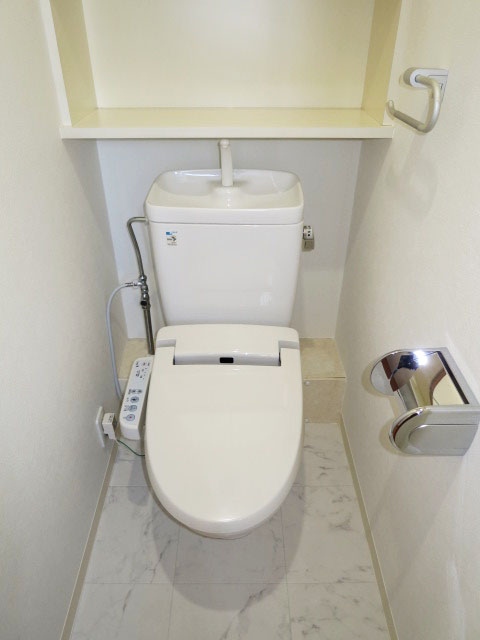 スカーラ四谷　ウォシュレット付のトイレ
