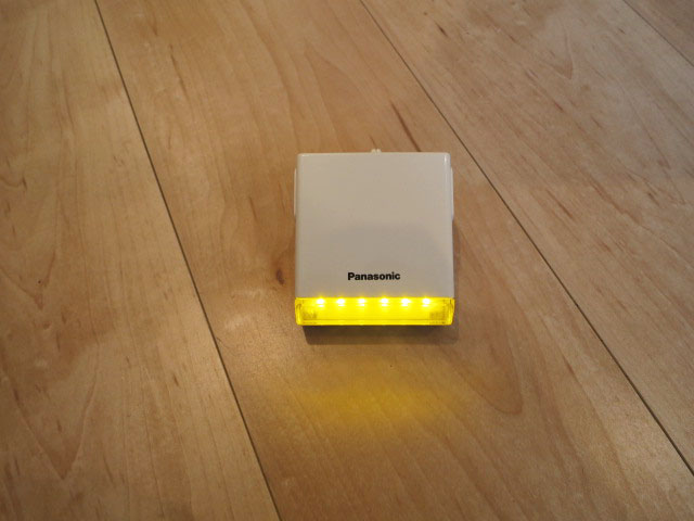 足元にはフットライトが設置されています