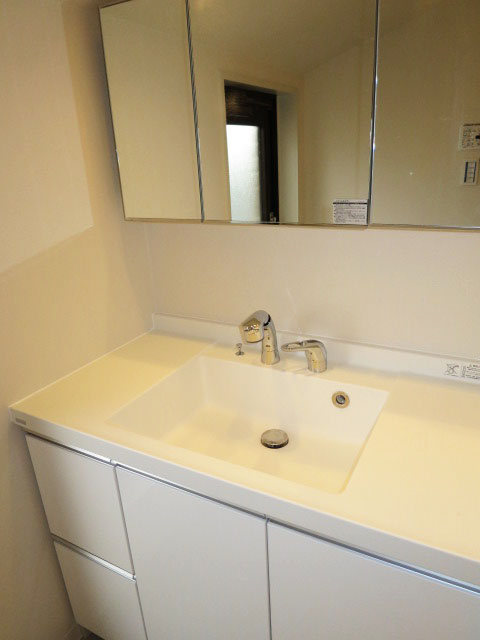 広々とした洗面化粧台