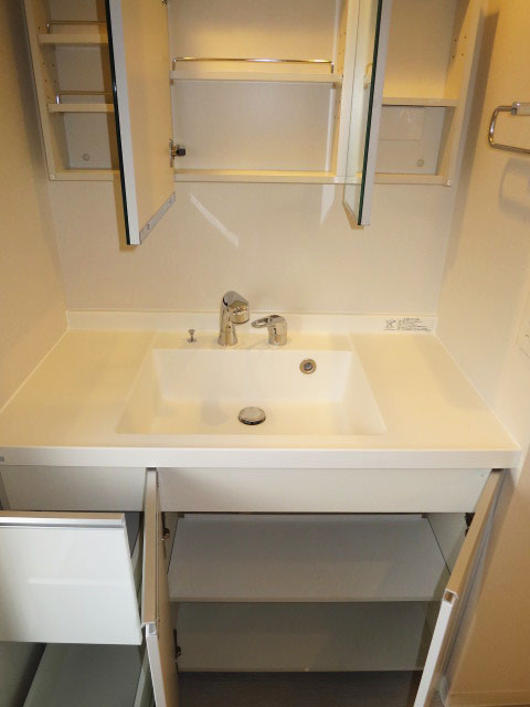 広々とした洗面化粧台