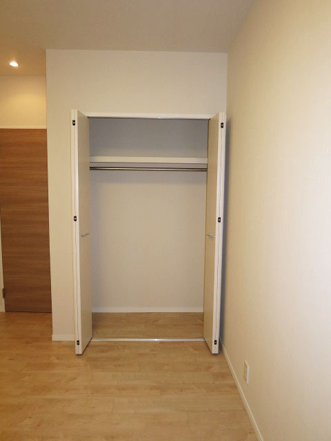 約5.6帖の洋室　収納