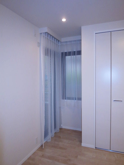 約7.2帖の洋室　バルコニーに出られます