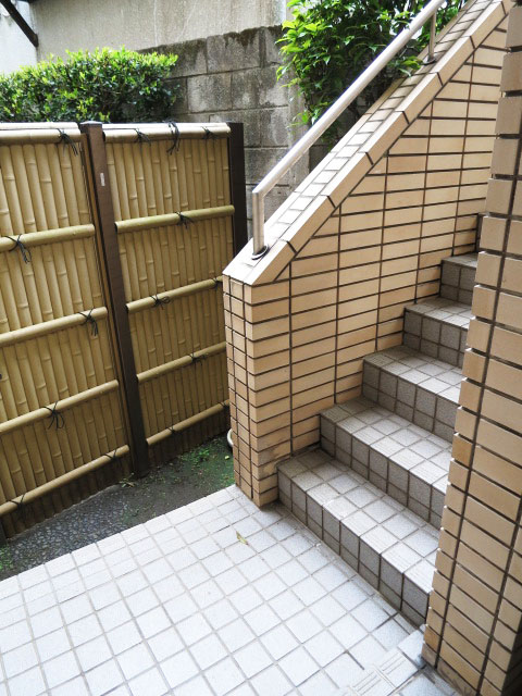 テラス目白　外部階段